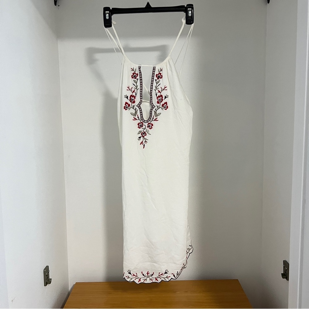 🚨 Last day Fri 🧳 White Dress with Red Embroidery